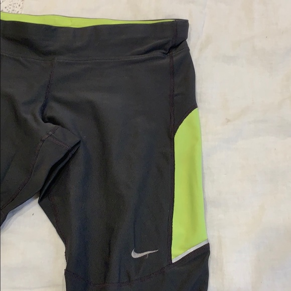 Nike Dri-Fit Crop Leggings - Picture 2 of 5